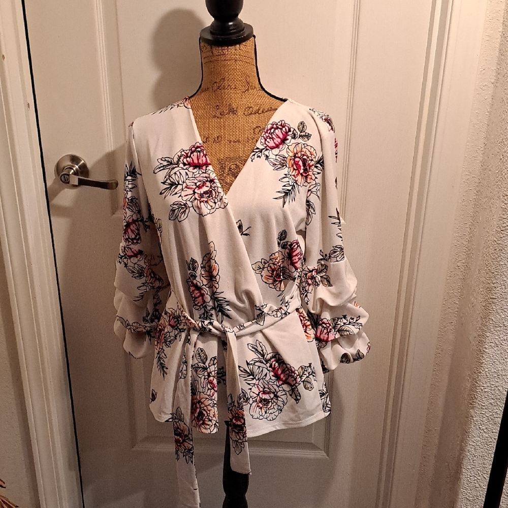 Lovely Off-white Ladies Dressy Blouse W/pink Floral And Green Leaf Images. XL.